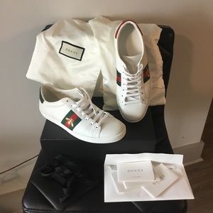 Authentic sneakers gucci .